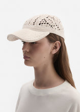 Load image into Gallery viewer, Crochet cap in cream
