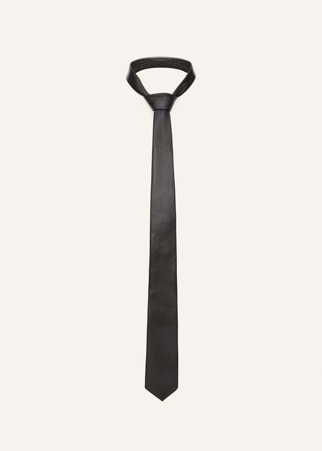 Leather tie in black