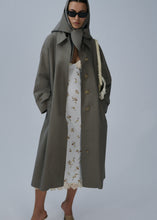Load image into Gallery viewer, Belted cotton trench coat in grey
