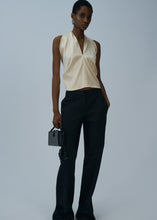 Load image into Gallery viewer, Front-pleat classic trousers in black
