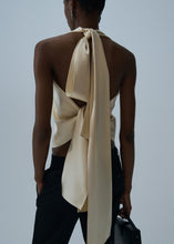 Load image into Gallery viewer, Front-pleat classic trousers in black
