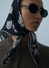 Load image into Gallery viewer, PF25 KNITWEAR 06 SWEATER BEIGE
