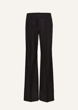 Load image into Gallery viewer, Front-pleat classic trousers in black
