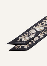 Load image into Gallery viewer, PF25 SCARF 07 BLACK PRINT
