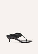 Load image into Gallery viewer, PF25 THONG HEEL SANDALS BLACK
