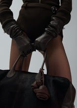 Load image into Gallery viewer, Rose detail leather gloves in brown
