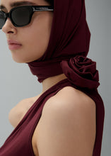 Load image into Gallery viewer, Versatile scarf in burgundy
