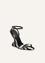 Load image into Gallery viewer, RE25 WEDGE SANDALS PONY ZEBRA
