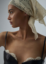 Load image into Gallery viewer, SS25 CROCHET 10 SCARF CREAM

