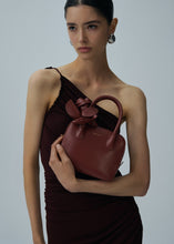 Load image into Gallery viewer, Brigitte square bag in amber leather and gold
