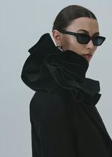 Load and play video in Gallery viewer, Classic flower appliqué blazer in black
