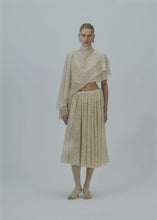 Load and play video in Gallery viewer, PF25 BLOUSE 04 CREAM DOTS
