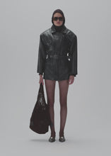 Load and play video in Gallery viewer, Cinched leather jacket in black vintage with belt
