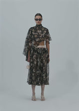 Load and play video in Gallery viewer, PF25 BLOUSE 04 BLACK PRINT
